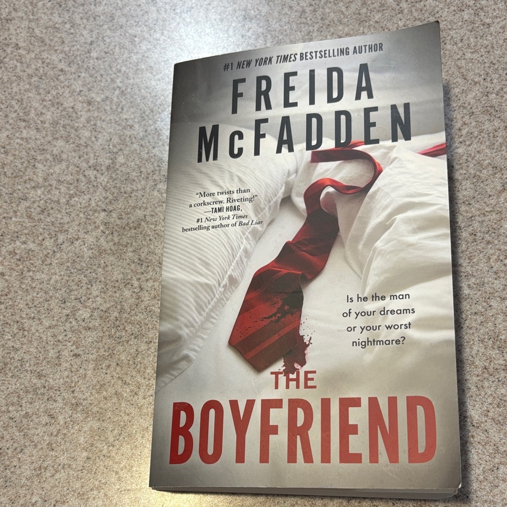 The Boyfriend by Freida McFadden Paperback Thriller Novel EUC Suspense